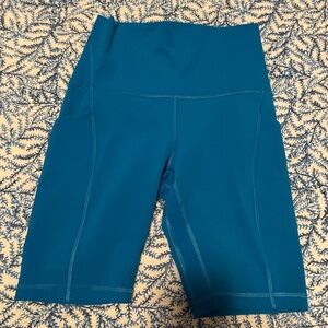 Lululemon Align w/Pockets Biker Short 8” - Size 4 - Like New